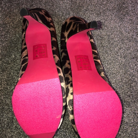 Heels - Picture 3 of 3